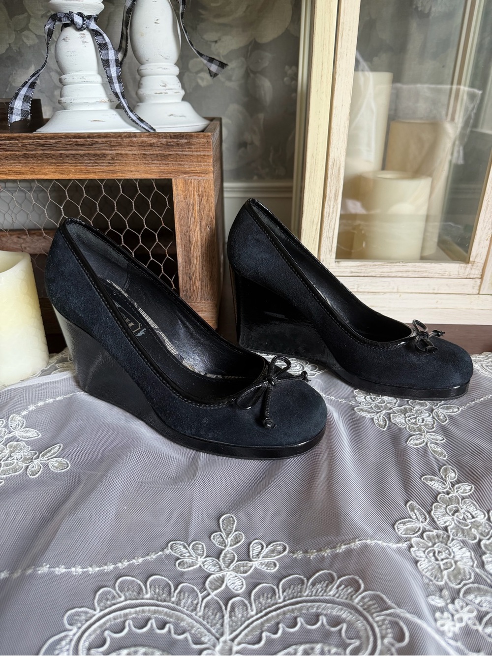 Y2K Coach Women's Black Suede Wedge Pumps with Bow Accent Sz 5.5